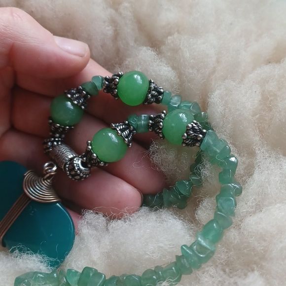 Awesome vintage tribal style necklace in greens - Picture 7 of 7